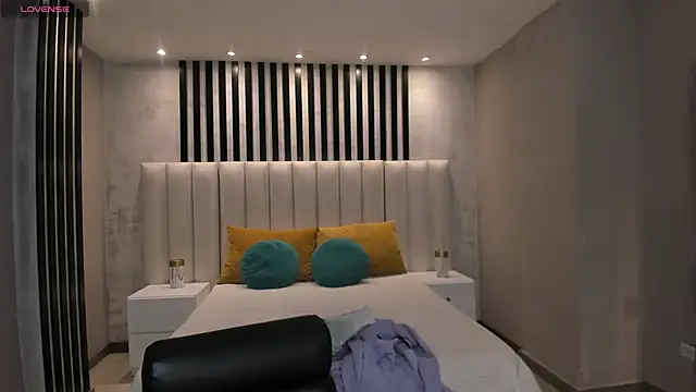 MaiaCollins online show from 24, 11, 2025