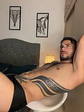 Snapshot of Maximiliano_ford chatting on 5, 5, 2026 Maximiliano ford online show from 5, 5, 2026