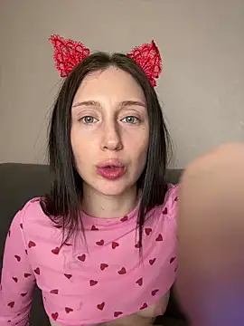 Snapshot of MiaaLoveeee chatting on 18, 3, 2025 MiaaLoveeee online show from 18, 3, 2025