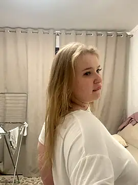 Snapshot of Amy_Sky_ chatting on 22, 10, 2025 Amy Sky online show from 22, 10, 2025