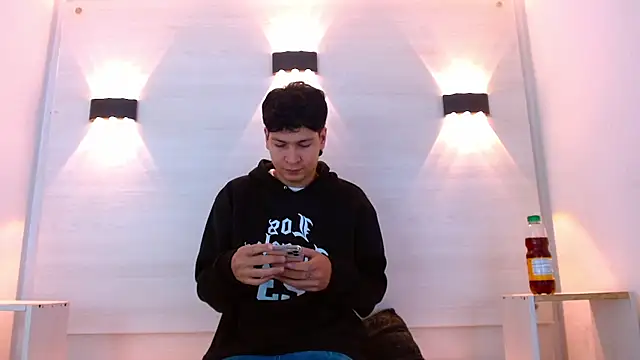 Jhojan twink online show from 2, 12, 2025