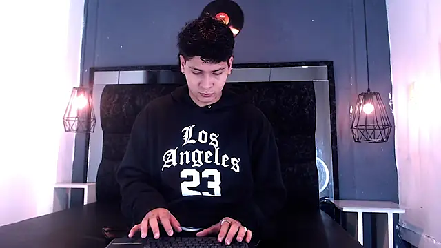 Jhojan twink online show from 17, 1, 2026