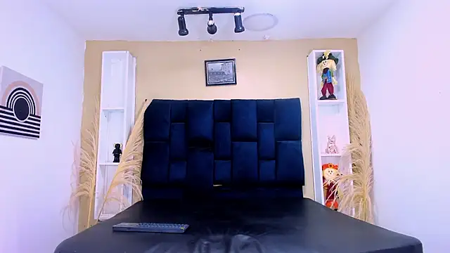 Jhojan twink online show from 3, 10, 2025
