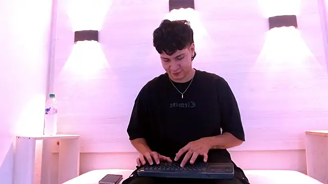 Jhojan twink online show from 7, 1, 2026