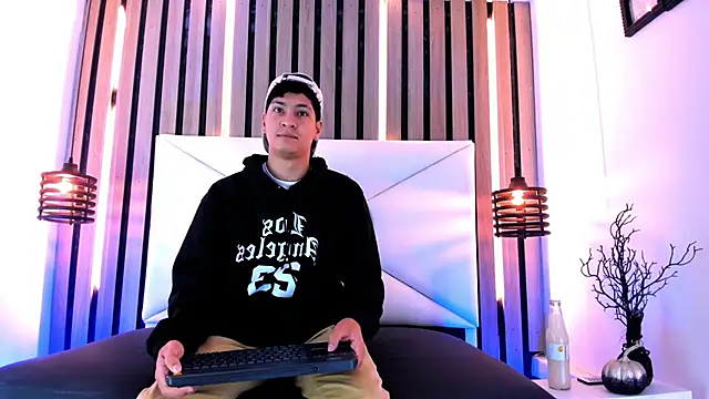 Jhojan twink online show from 21, 10, 2025