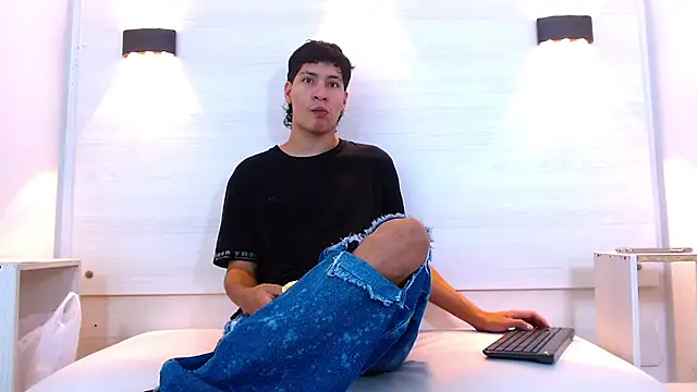 Jhojan twink online show from 28, 11, 2025