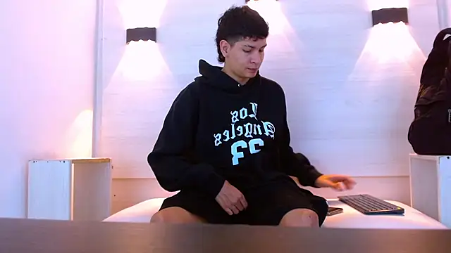 Jhojan twink online show from 16, 12, 2025