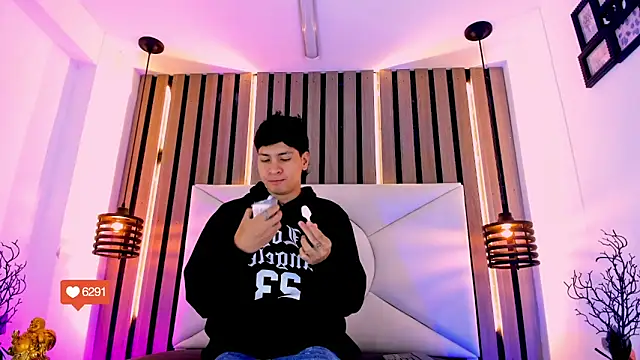 Jhojan twink online show from 13, 11, 2025