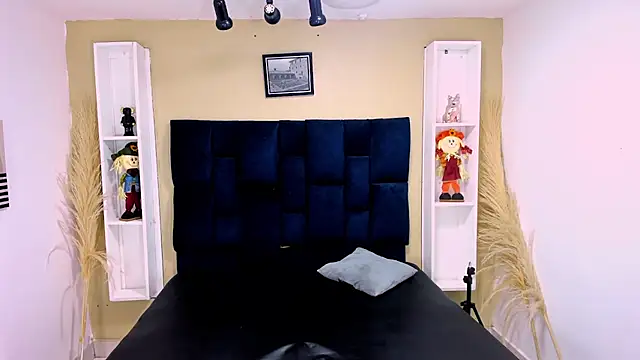 Jhojan twink online show from 8, 10, 2025