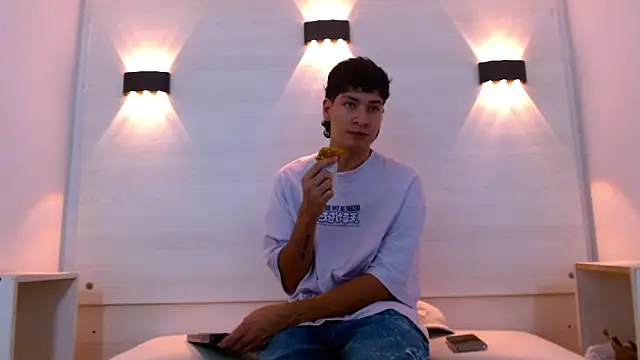 Jhojan twink online show from 27, 11, 2025