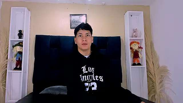 Jhojan twink online show from 7, 10, 2025