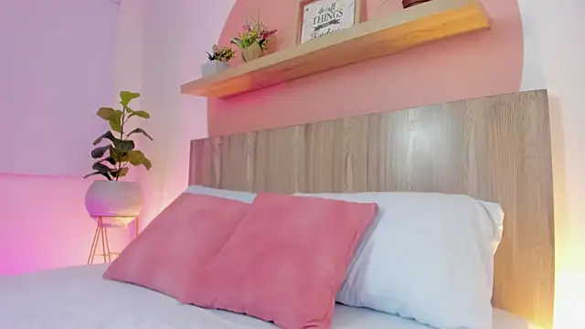 Snapshot of nina_blake chatting on 28, 11, 2025 nina blake online show from 28, 11, 2025