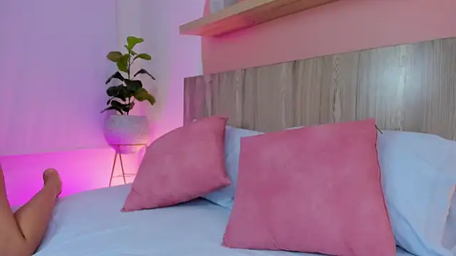 Snapshot of nina_blake chatting on 8, 11, 2025 nina blake online show from 8, 11, 2025