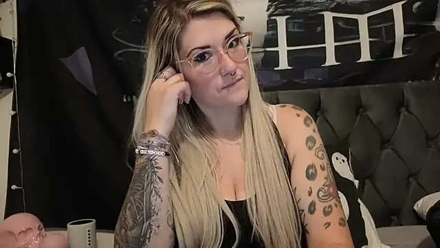 Snapshot of Sizzling_Indie36 chatting on 2, 6, 2026 Sizzling Indie36 online show from 2, 6, 2026