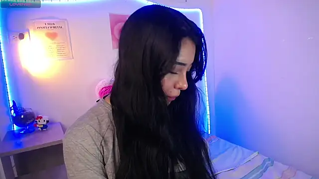 Emilybutterfly1 online show from 10, 10, 2025