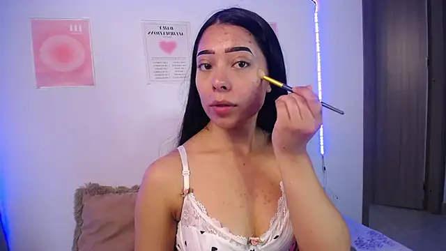 Emilybutterfly1 online show from 29, 11, 2025