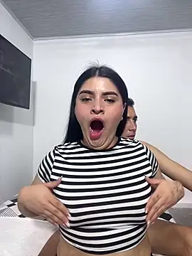 pareja curiosa19 online show from 31, 10, 2025