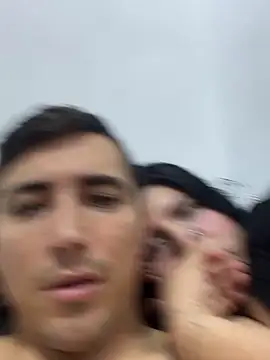 pareja curiosa19 online show from 22, 12, 2025