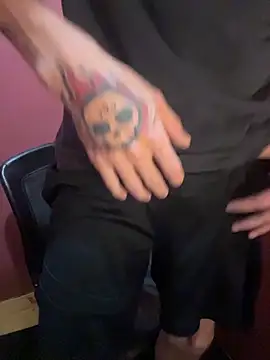 bwcizThrobbing online show from 4, 11, 2025