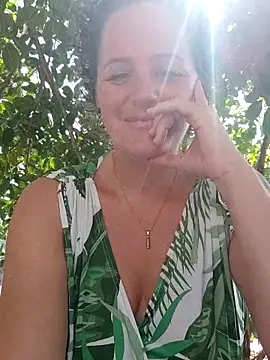 Snapshot of emiliemilf chatting on 28, 4, 2026 emiliemilf online show from 28, 4, 2026