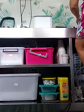 emiliemilf online show from 13, 4, 2026