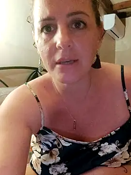 Snapshot of emiliemilf chatting on 26, 4, 2026 emiliemilf online show from 26, 4, 2026