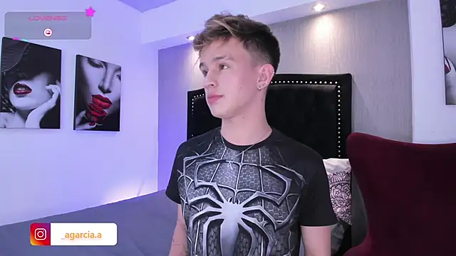 LiamWildx20 online show from 8, 2, 2026