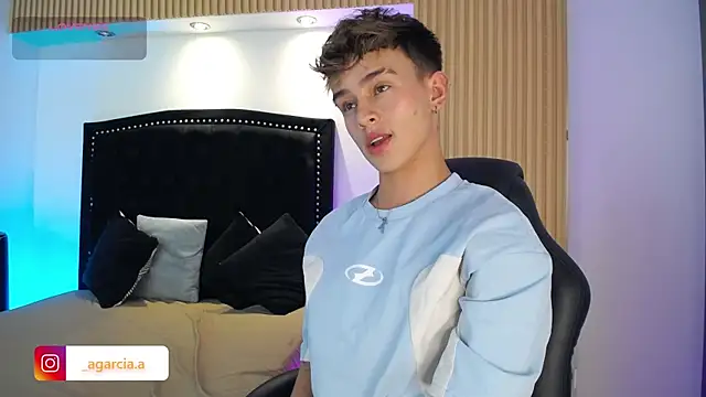 LiamWildx20 online show from 19, 4, 2026