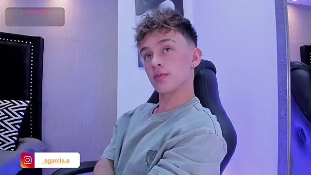 LiamWildx20 online show from 8, 4, 2026