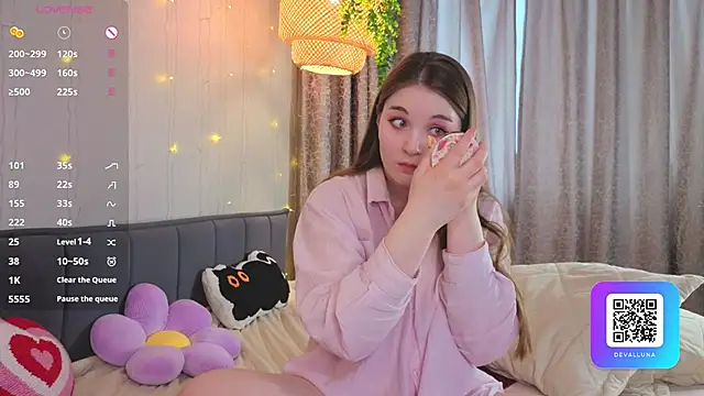 ConstanceHelms online show from 18, 4, 2026