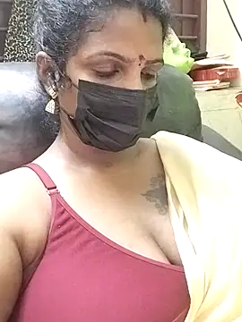 Snapshot of poojaa-rani chatting on 20, 11, 2025 poojaa-rani online show from 20, 11, 2025