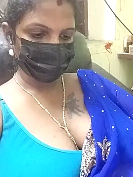 Snapshot of poojaa-rani chatting on 5, 11, 2025 poojaa-rani online show from 5, 11, 2025