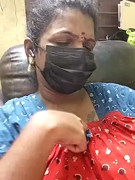 Snapshot of poojaa-rani chatting on 19, 11, 2025 poojaa-rani online show from 19, 11, 2025