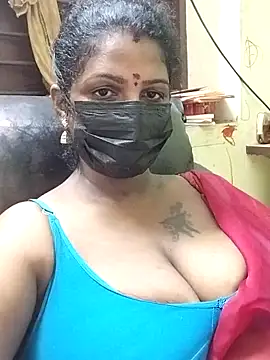 Snapshot of poojaa-rani chatting on 7, 11, 2025 poojaa-rani online show from 7, 11, 2025