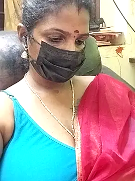 Snapshot of poojaa-rani chatting on 13, 11, 2025 poojaa-rani online show from 13, 11, 2025