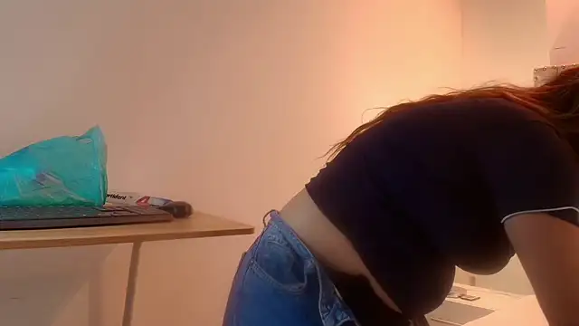 Snapshot of Lia_adamsss chatting on 28, 4, 2026 Lia adamsss online show from 28, 4, 2026