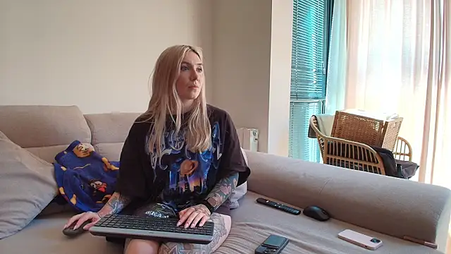 tattoobbgirl online show from 22, 4, 2026