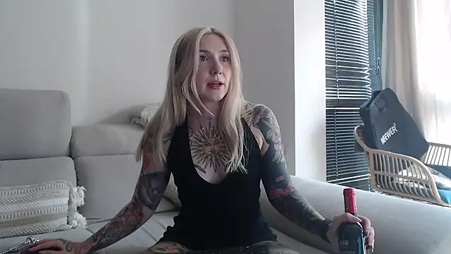 tattoobbgirl online show from 16, 10, 2025