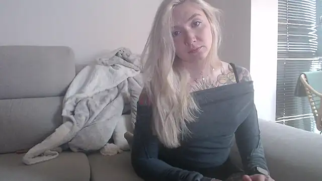 tattoobbgirl online show from 5, 11, 2025