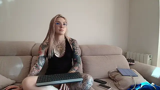 Snapshot of tattoobbgirl chatting on 24, 6, 2026 tattoobbgirl online show from 24, 6, 2026