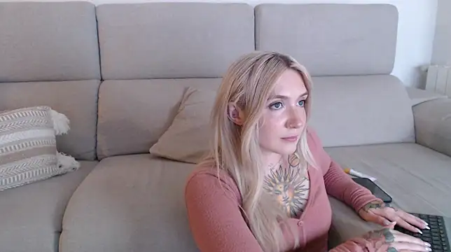 tattoobbgirl online show from 18, 9, 2025