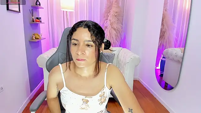 Snapshot of hanna_mils chatting on 20, 12, 2025 hanna mils online show from 20, 12, 2025