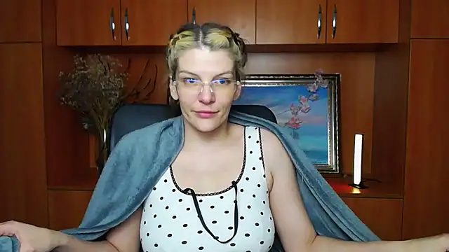 Snapshot of VanessaRey_ chatting on 3, 5, 2026 VanessaRey online show from 3, 5, 2026