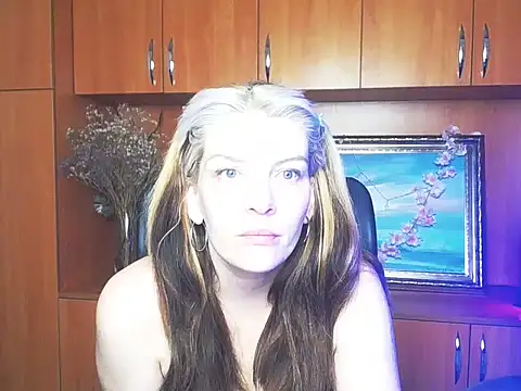 Snapshot of VanessaRey_ chatting on 25, 5, 2026 VanessaRey online show from 25, 5, 2026