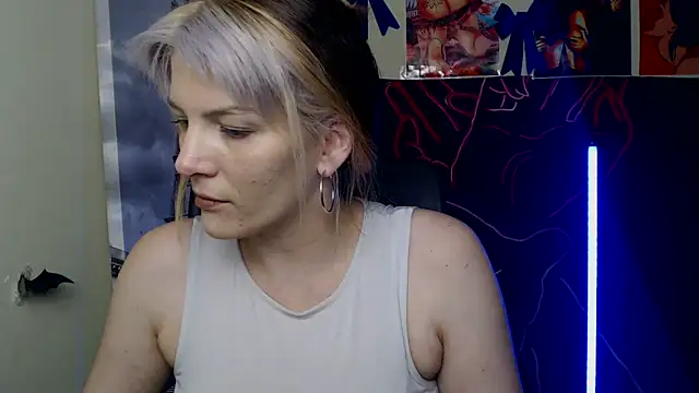 Snapshot of VanessaRey_ chatting on 18, 5, 2026 VanessaRey online show from 18, 5, 2026