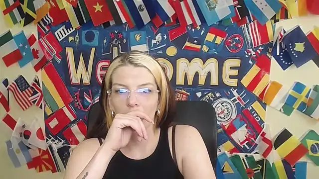 Snapshot of VanessaRey_ chatting on 7, 5, 2026 VanessaRey online show from 7, 5, 2026
