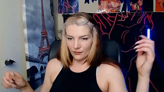 Snapshot of VanessaRey_ chatting on 25, 5, 2026 VanessaRey online show from 25, 5, 2026
