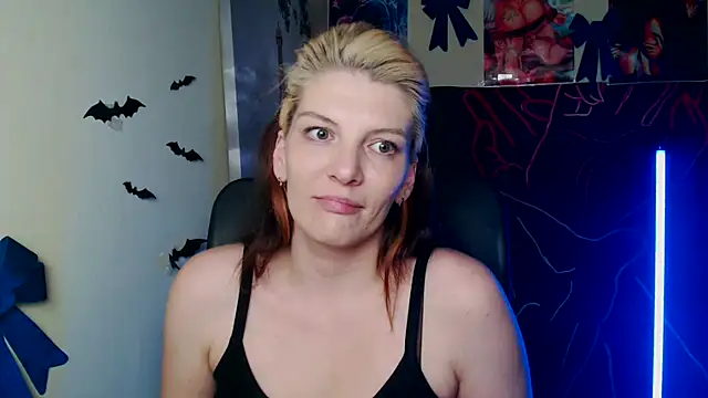 Snapshot of VanessaRey_ chatting on 22, 4, 2026 VanessaRey online show from 22, 4, 2026
