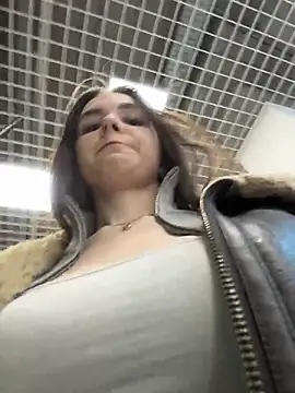 MilaBee online show from 4, 4, 2026