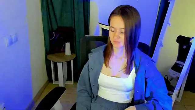 Snapshot of Catherine_e chatting on 9, 10, 2025 Catherine e online show from 9, 10, 2025